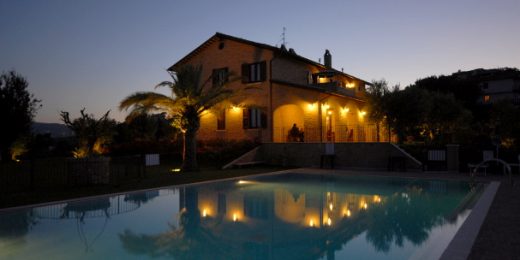 Agriturismo Marche con piscina